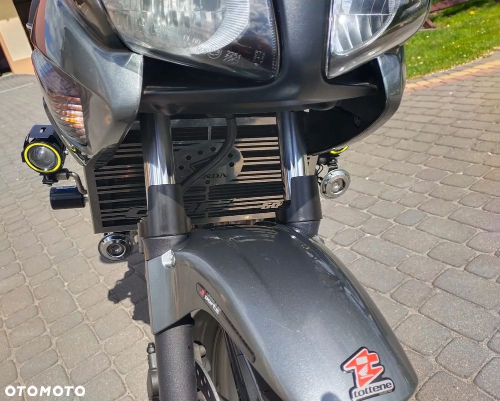 Honda CBF - 2