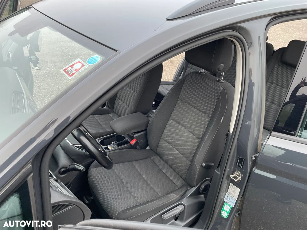 Volkswagen Touran - 17