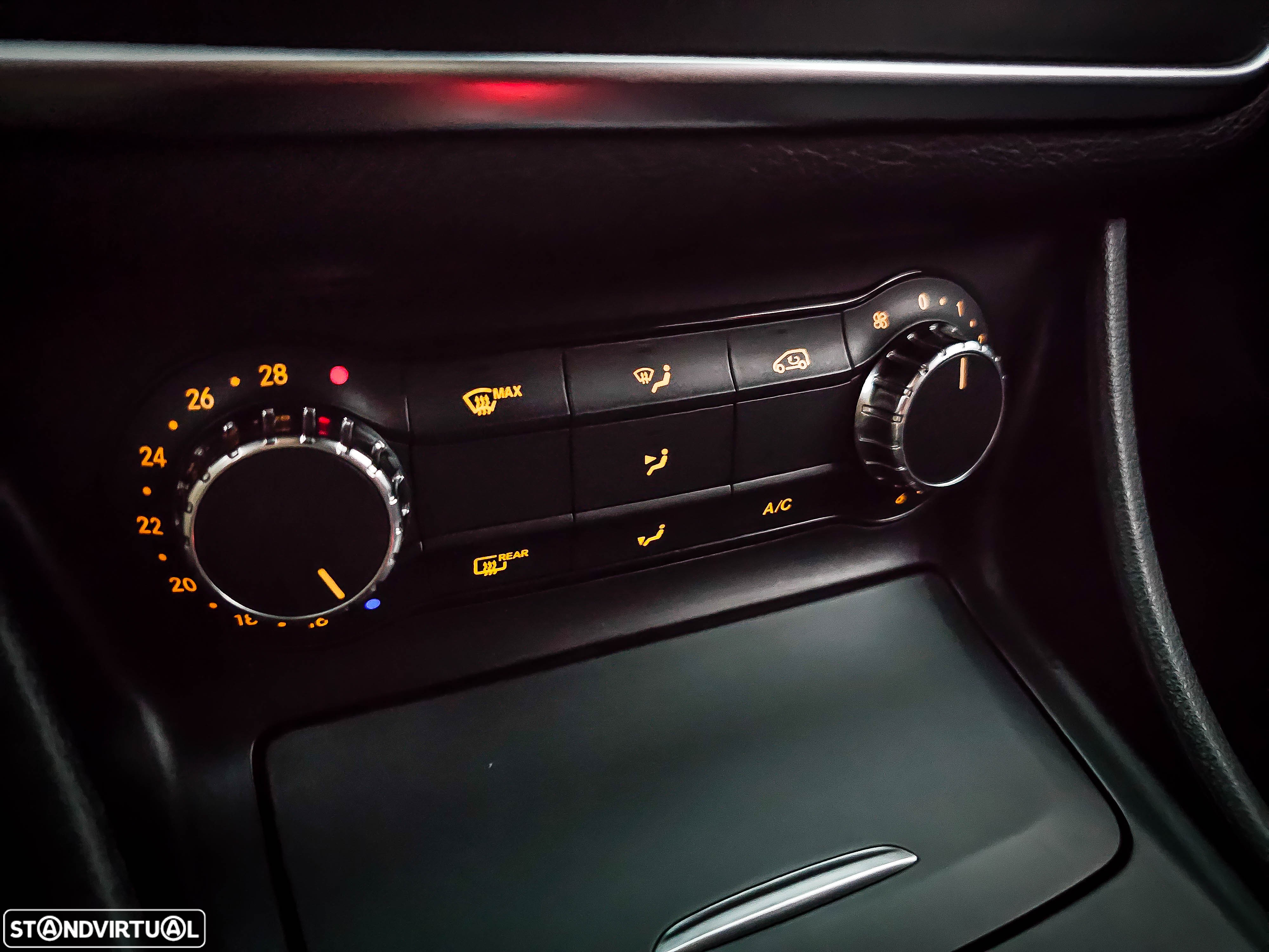 Mercedes-Benz CLA 45 AMG 4Matic 7G-DCT - 34