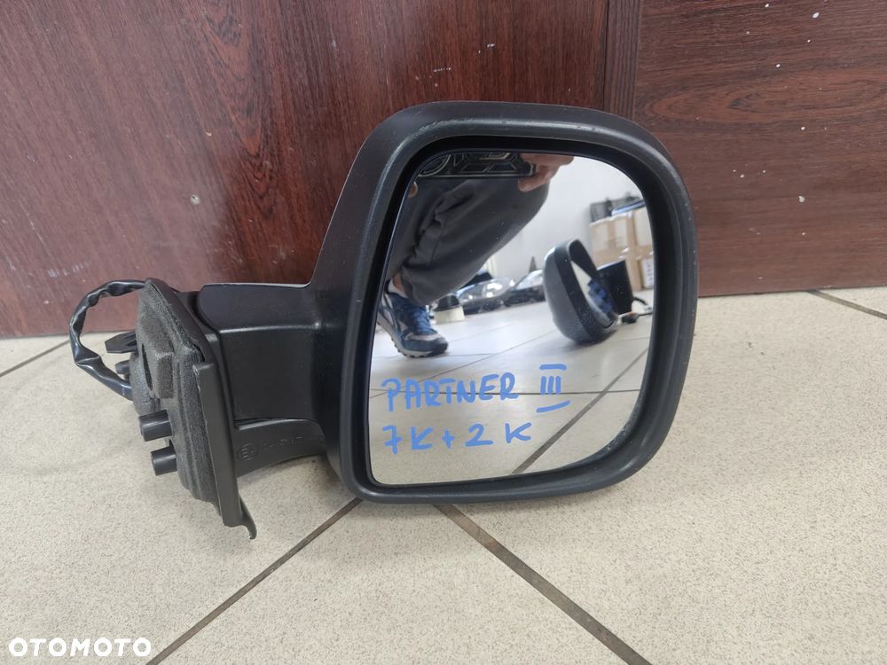 Peugeot Partner Berlingo Combo 2018-- prawe lusterko 9Pin Eu