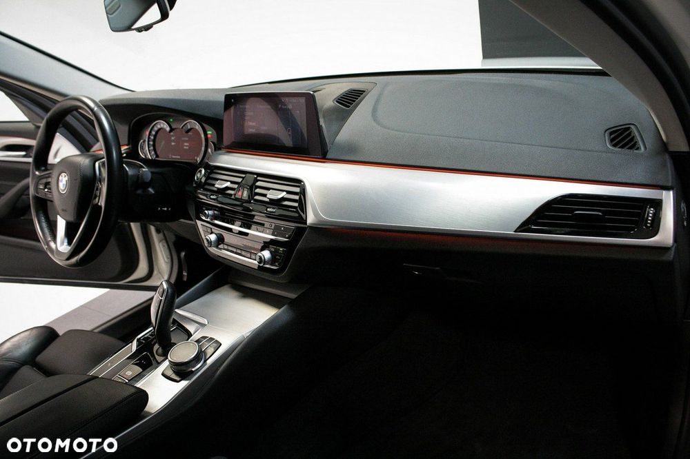 BMW Seria 5 520d xDrive Sport Line sport - 16