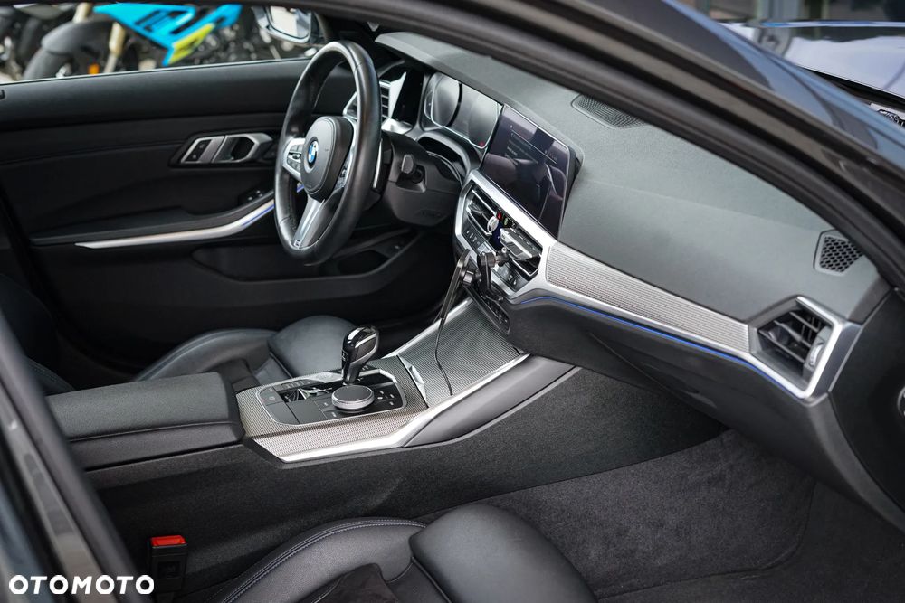 BMW Seria 3 330i M Sport sport - 31