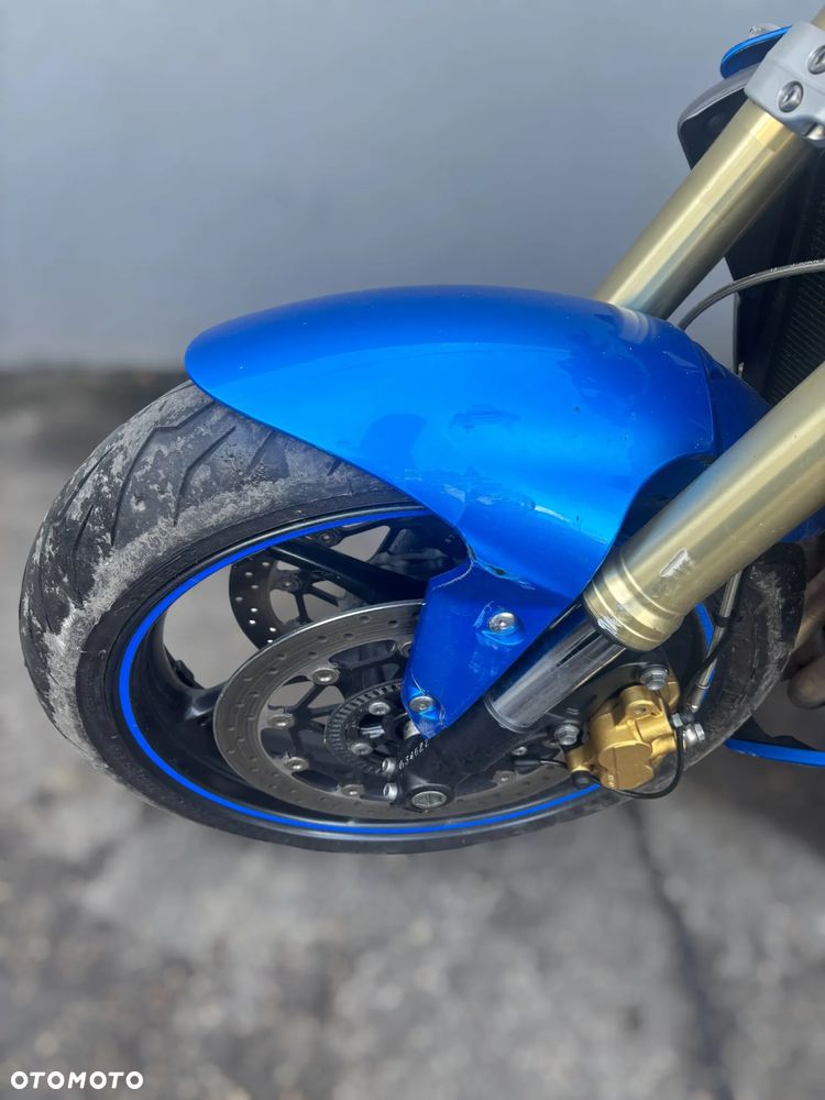 Triumph Street Triple - 10