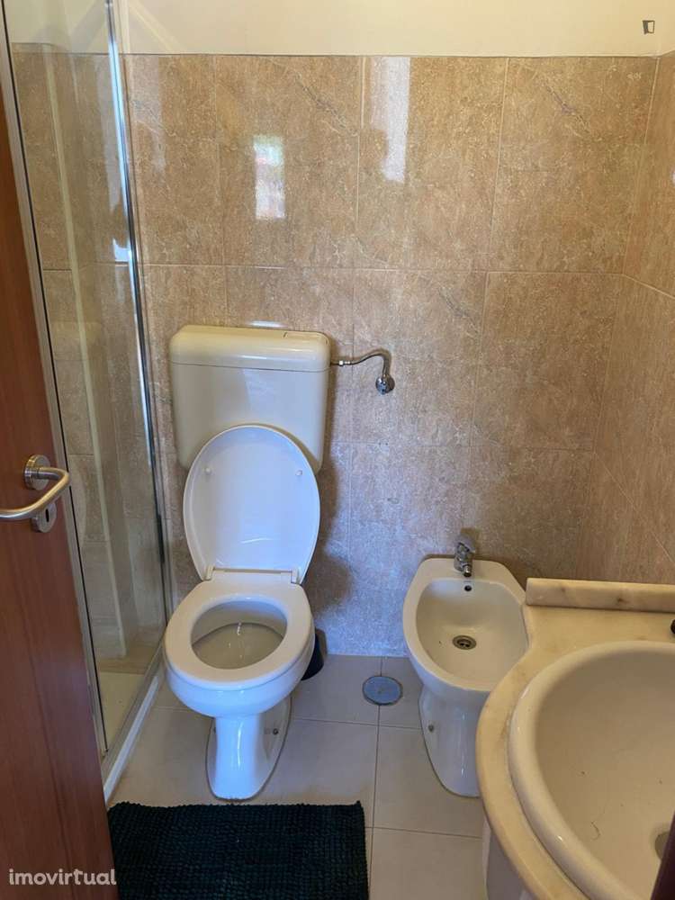 Quarto - localizado em Amadora Lisbon - Grande imagem: 4/5