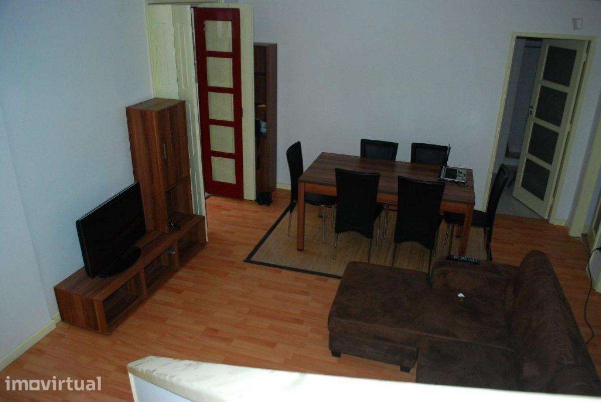Quarto - localizado em Paranhos Porto - Grande imagem: 2/13