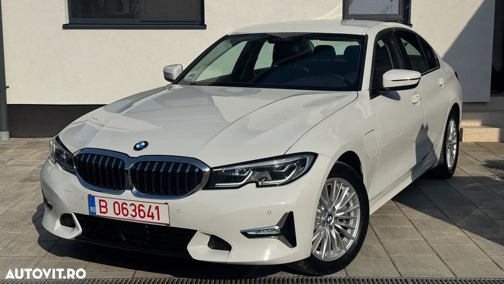 BMW Seria 3 330e Aut. Luxury Line - 13