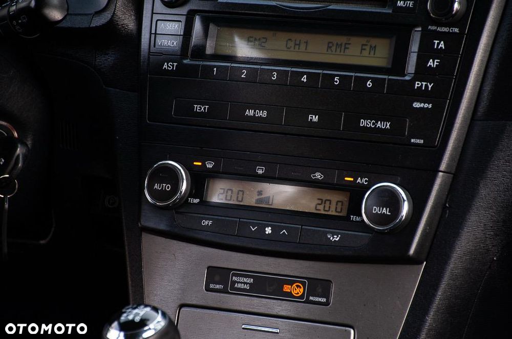 Toyota Avensis 2.2 D-4D X - 35