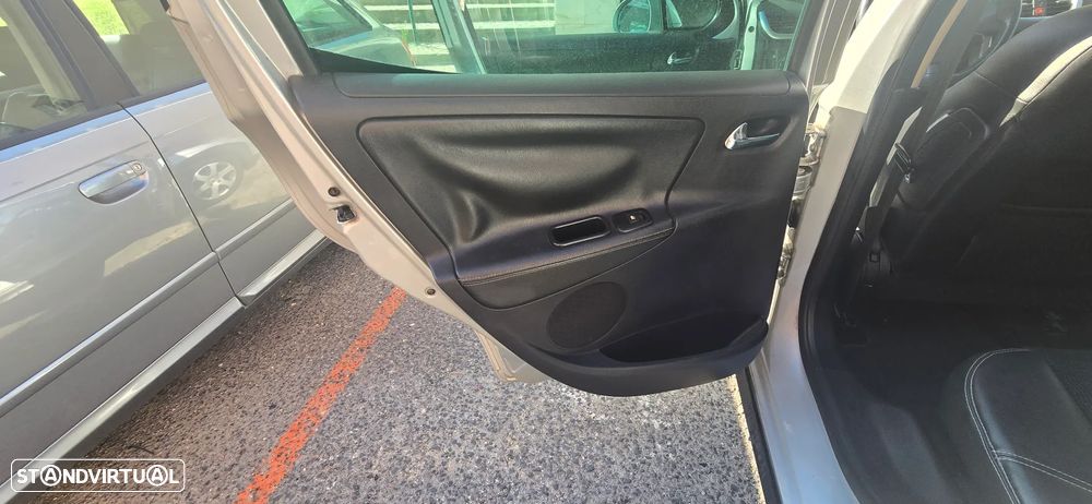 Peugeot 207 SW 1.6 HDi Outdoor - 12