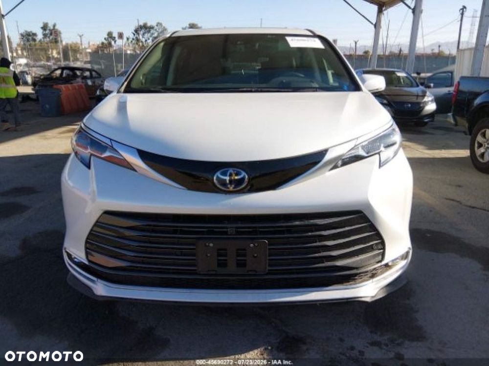 Toyota Sienna - 5