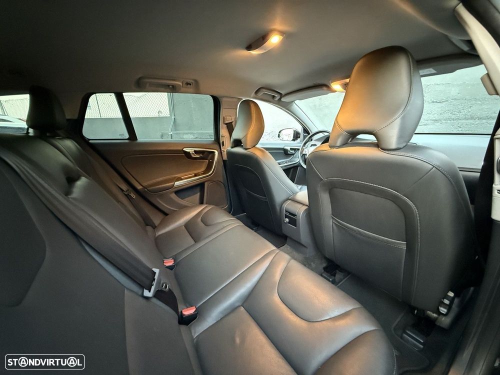 Volvo V60 D6 Plug-In-Hybrid AWD Geartronic Momentum - 15