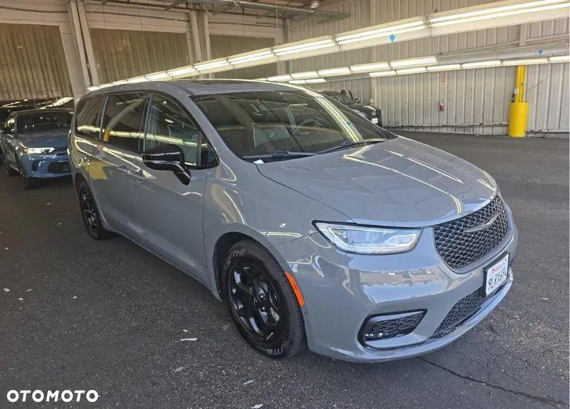 Chrysler Pacifica - 2