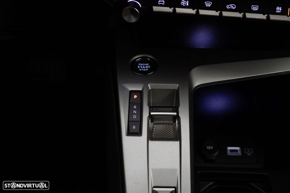 Peugeot 408 1.6 Hybrid Allure Pack e-EAT8 - 24