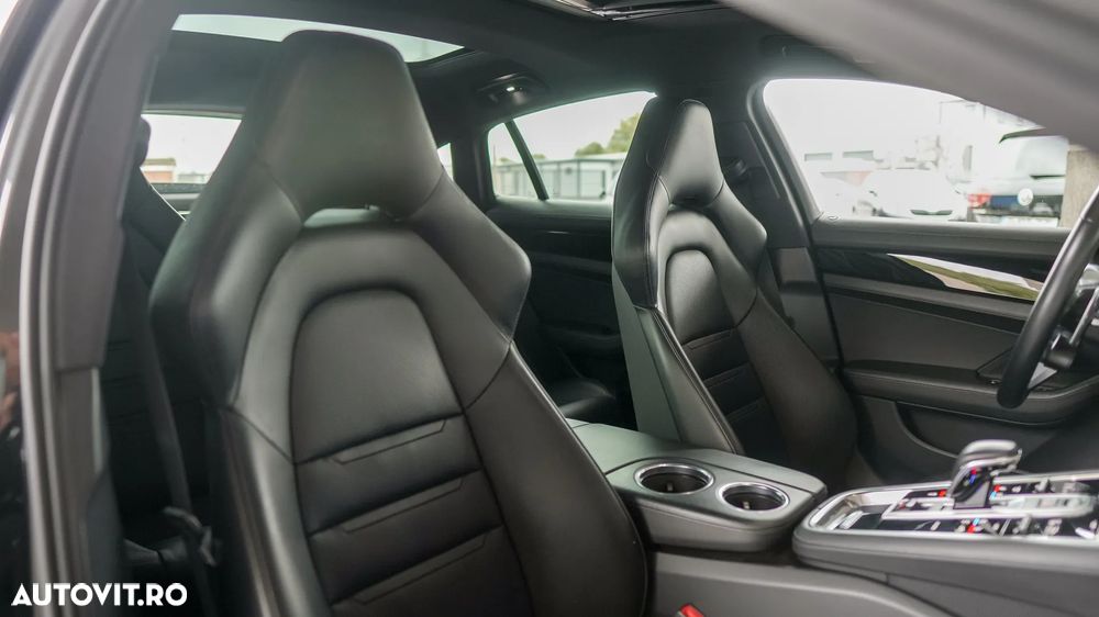Porsche Panamera 4 E-Hybrid - 32