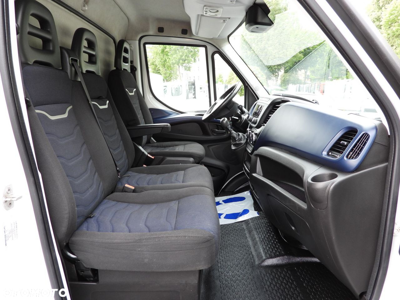 Iveco DAILY 50C15 PLANDEKA 12 PALET TEMPOMAT BLIŹNIACZE KOŁA KLIMATYZACJA  150KM - 39