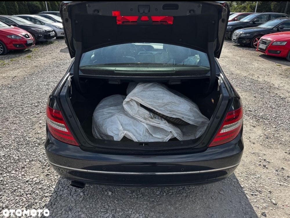 Mercedes-Benz Klasa C 200 CGI BlueEff Avantgarde - 31