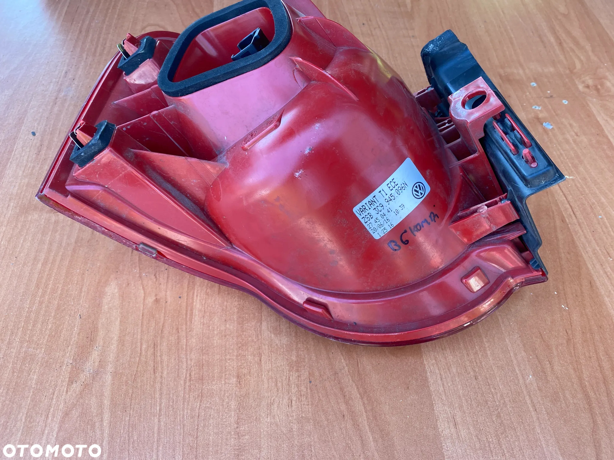 LAMPA TYŁ TYLNA PRAWA  VW PASSAT B6 KOMBI - 17