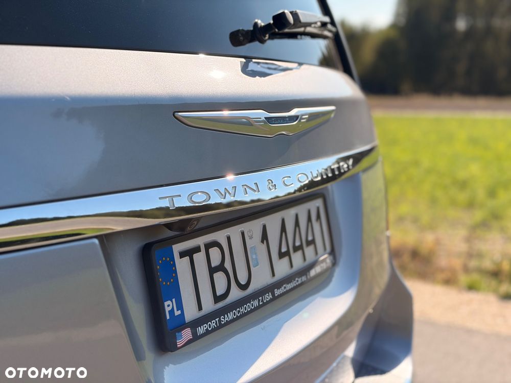 Chrysler Town & Country - 19
