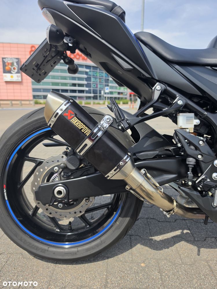 Suzuki GSX - 6