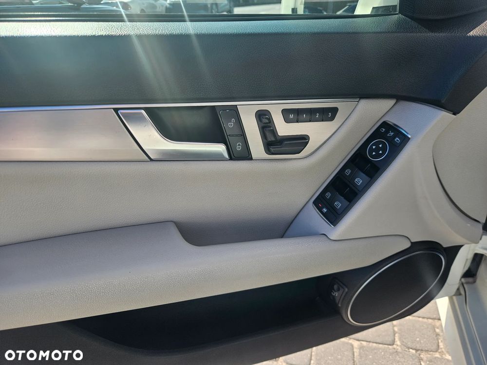 Mercedes-Benz Klasa C 250 CDI DPF 4Matic 7G-TRONIC BlueEFFICIENCY - 21