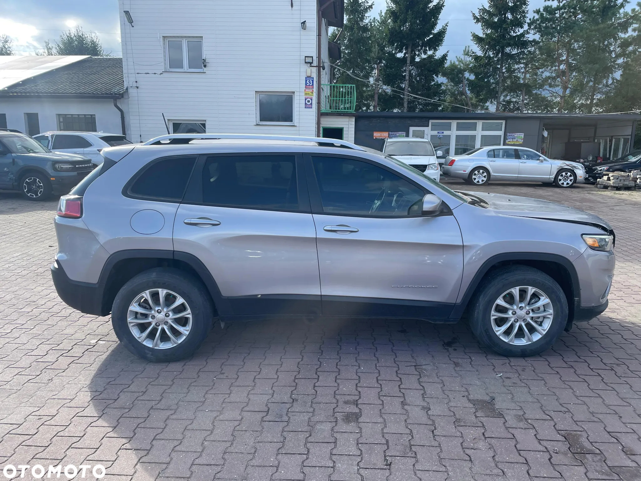 Jeep Cherokee - 8
