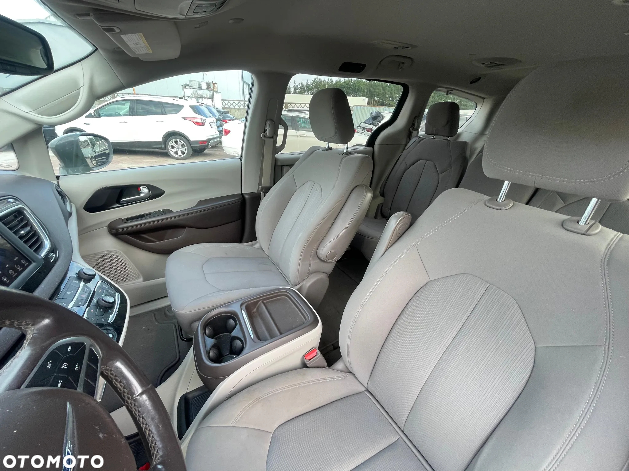 Chrysler Pacifica - 11