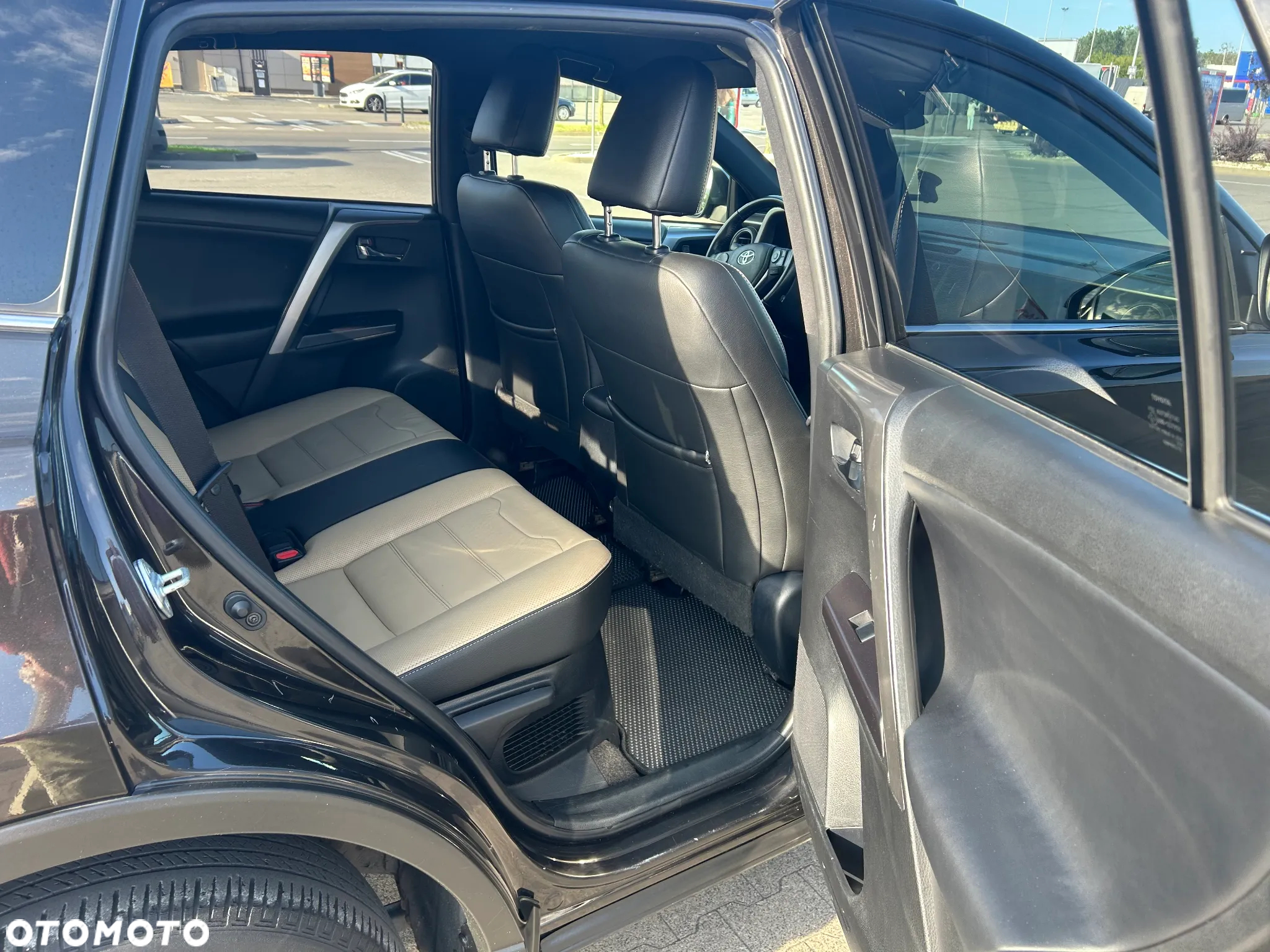 Toyota RAV4 Hybrid Selection 4x2 - 8