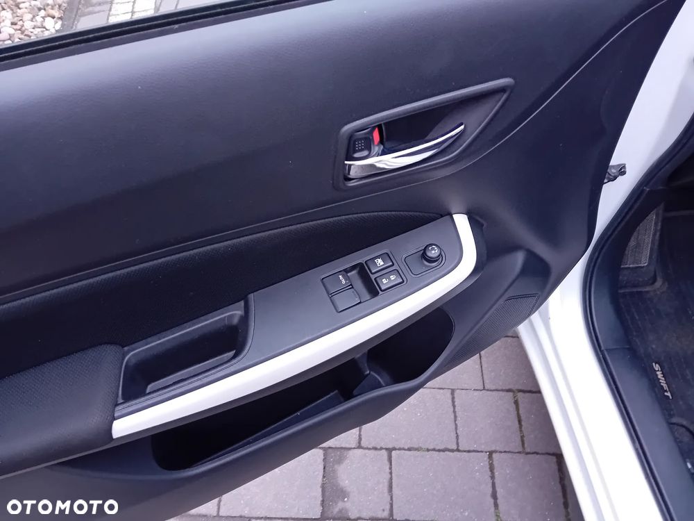 Suzuki Swift 1.2 Dualjet Hybrid CVT Comfort - 32