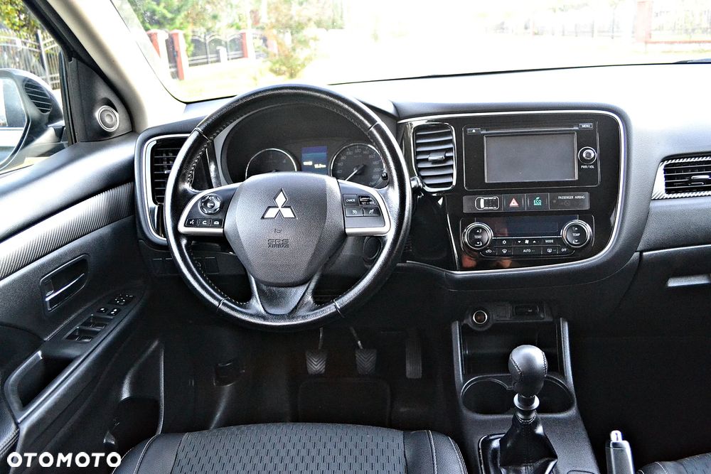 Mitsubishi Outlander 2.2 DID Intense + 4WD - 33