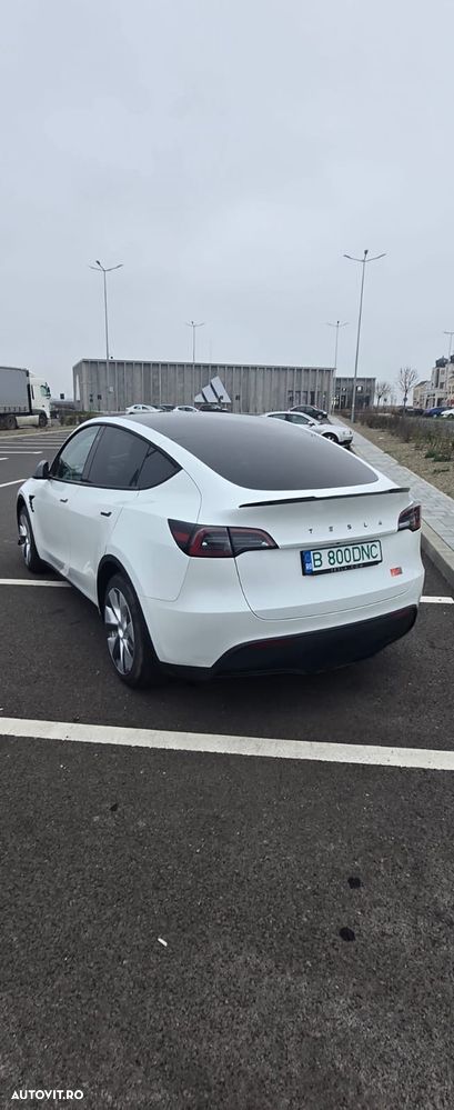 Tesla Model Y - 1