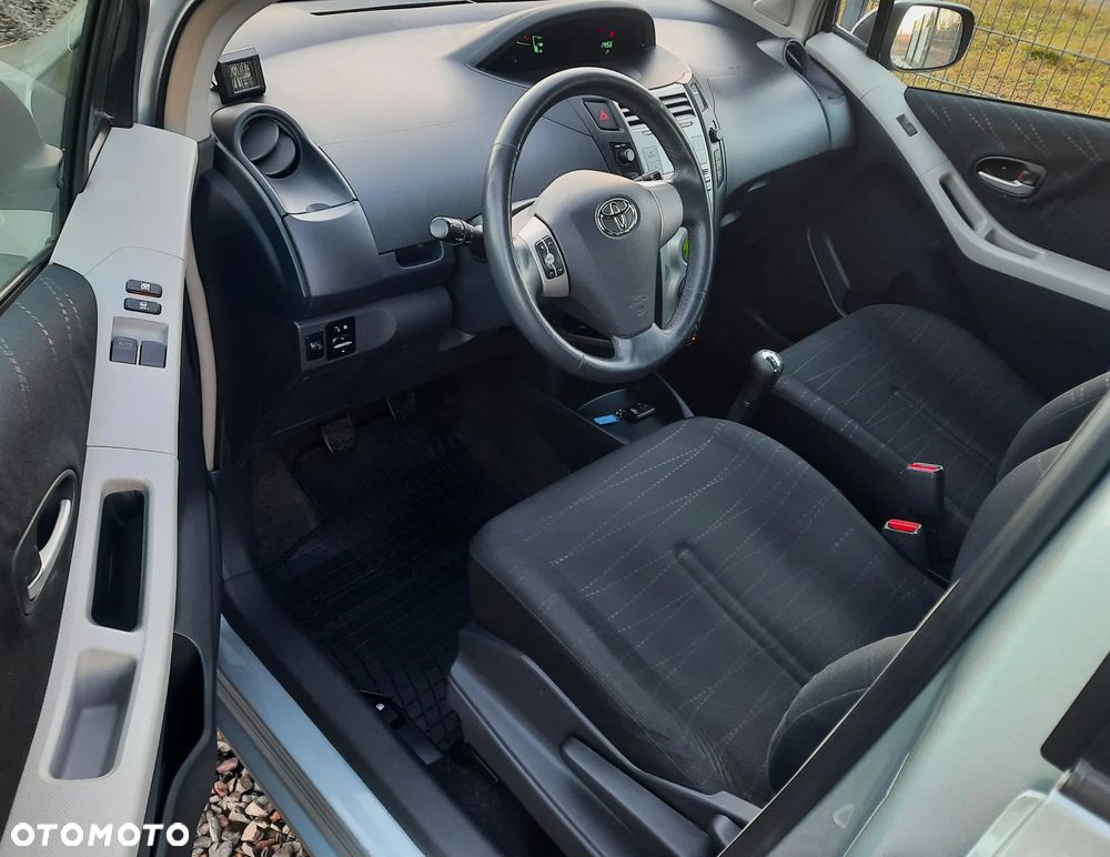 Toyota Yaris 1.3 VVT-i Executive - 5