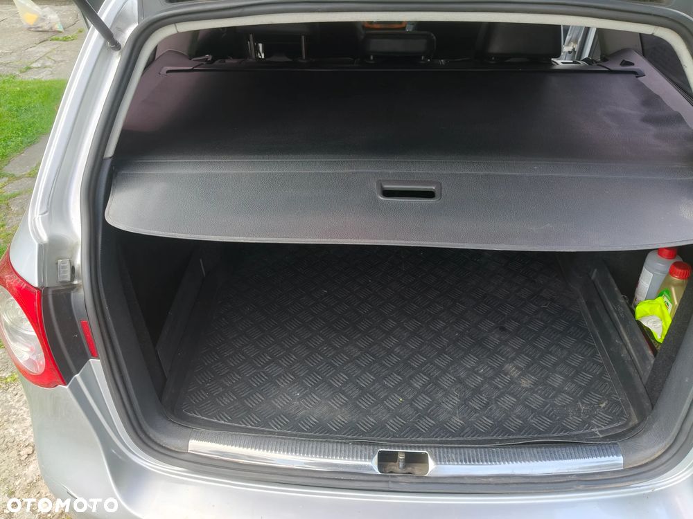 Volkswagen Passat 1.9 TDI Highline - 19