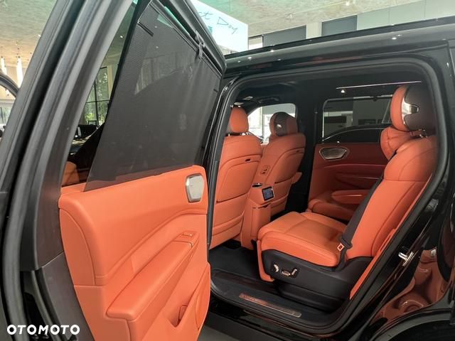 Lynk & Co 900 - 19