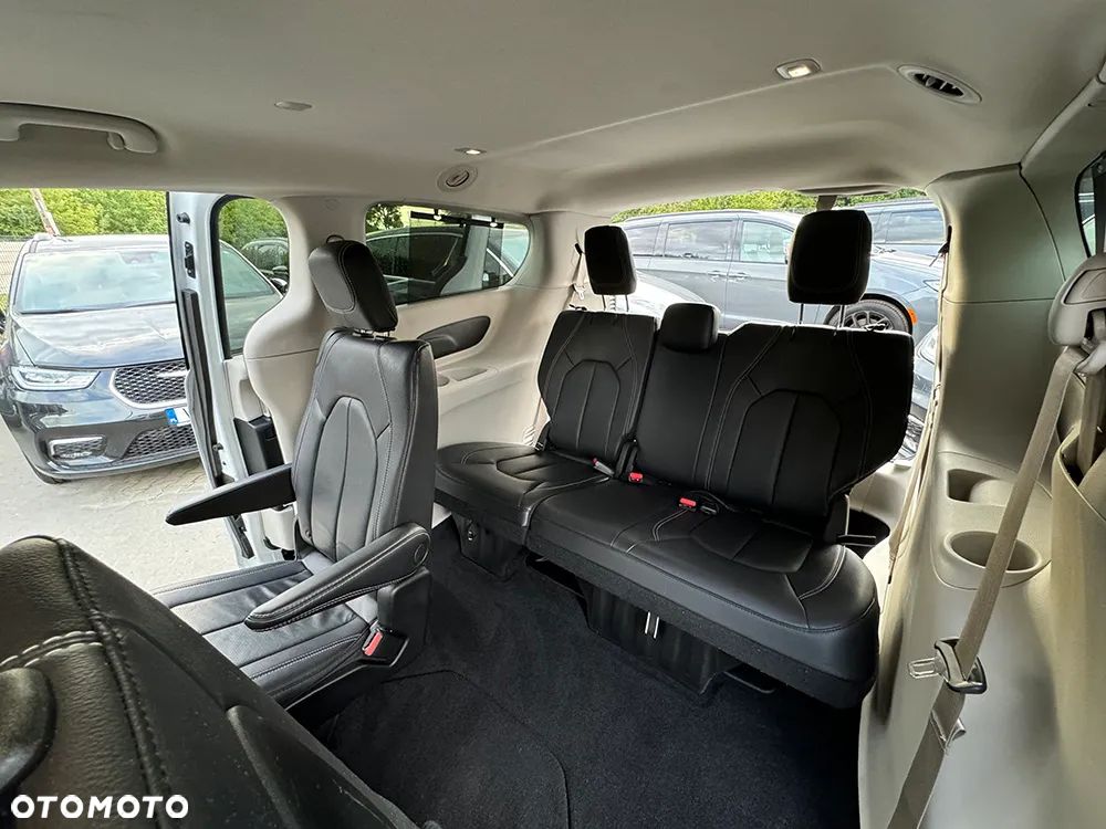 Chrysler Pacifica - 18