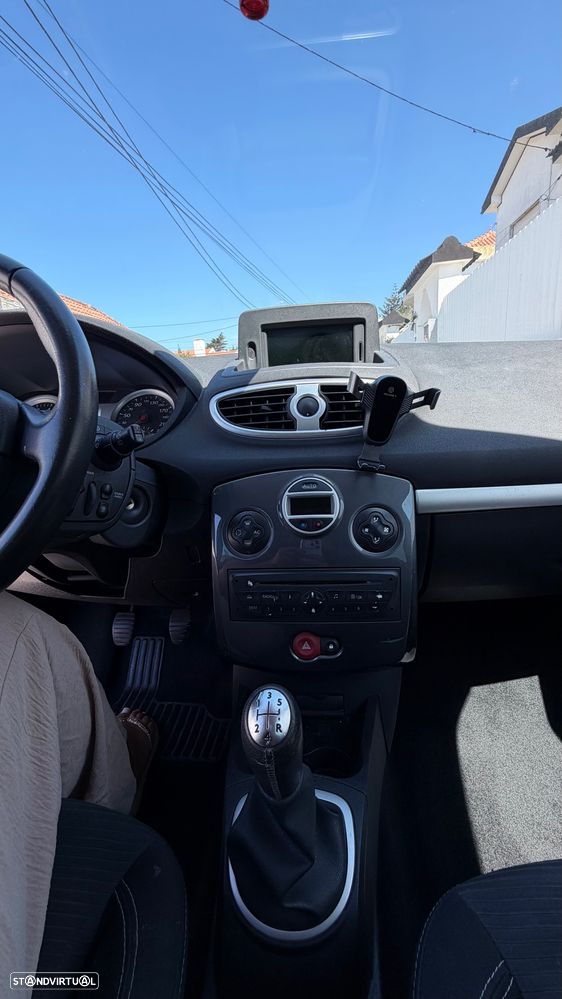 Renault Clio 1.2 16V Confort - 10