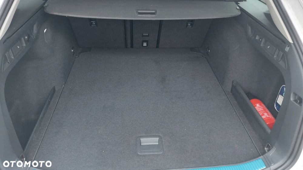 Peugeot 308 1.5 BlueHDi Allure S&S EAT8 - 6