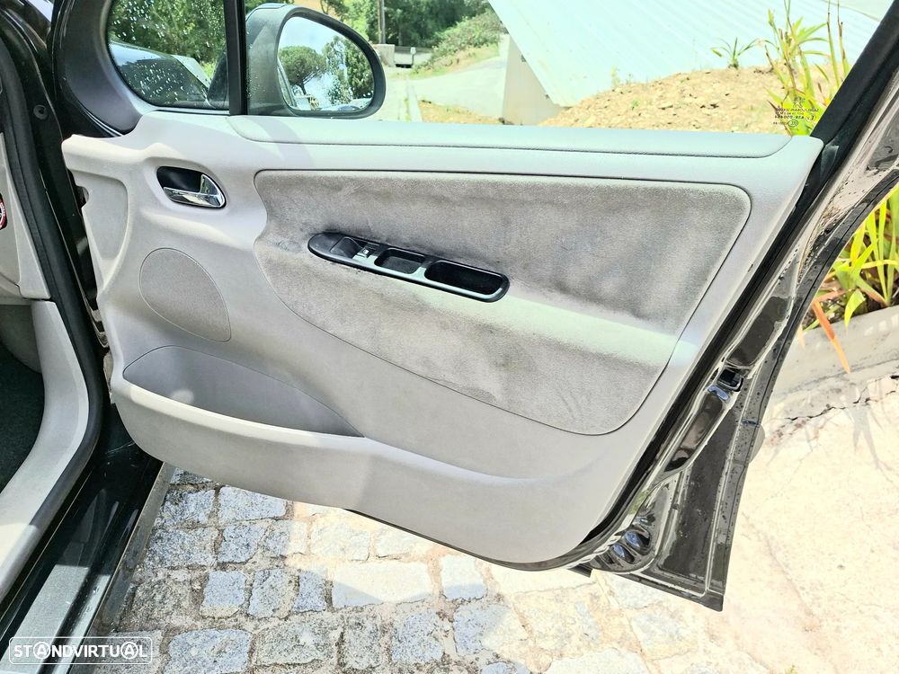 Peugeot 207 1.4 16V Premium - 18