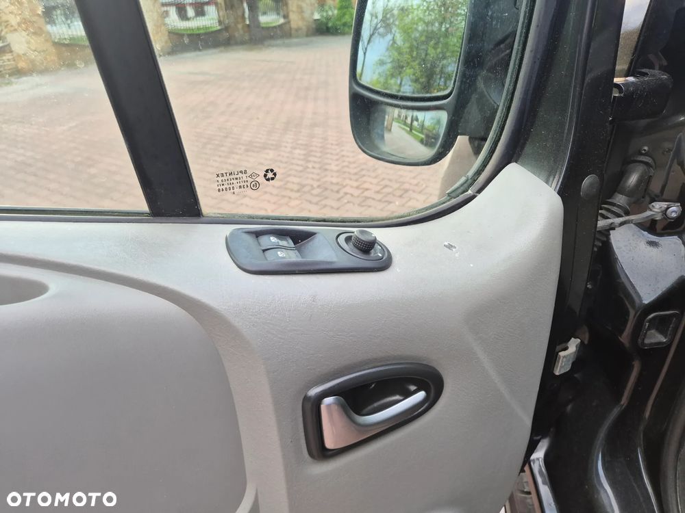 Renault Trafic - 15
