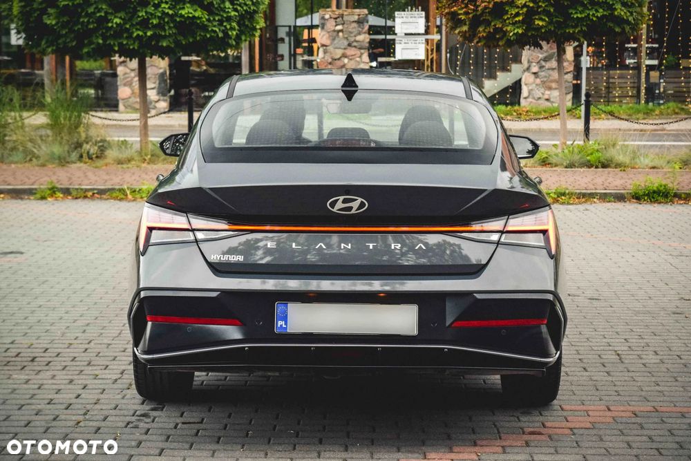 Hyundai Elantra 1.6 Executive - 13