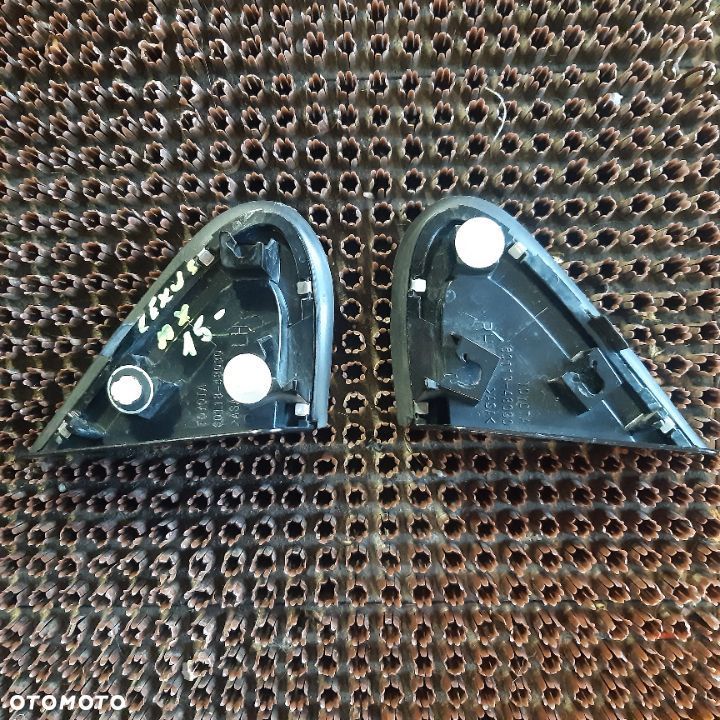 Osłona Trójkąt Zaślepka Błotnika LEXUS NX od 2014r - 2