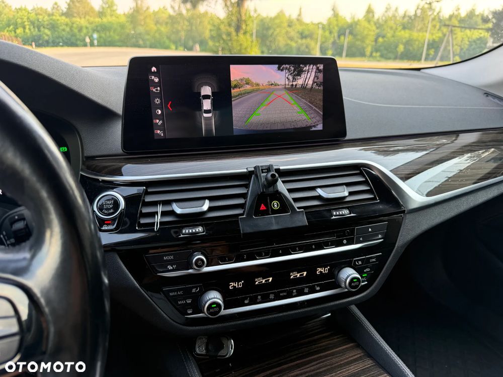 BMW Seria 5 530d xDrive Sport-Aut Luxury Line - 24