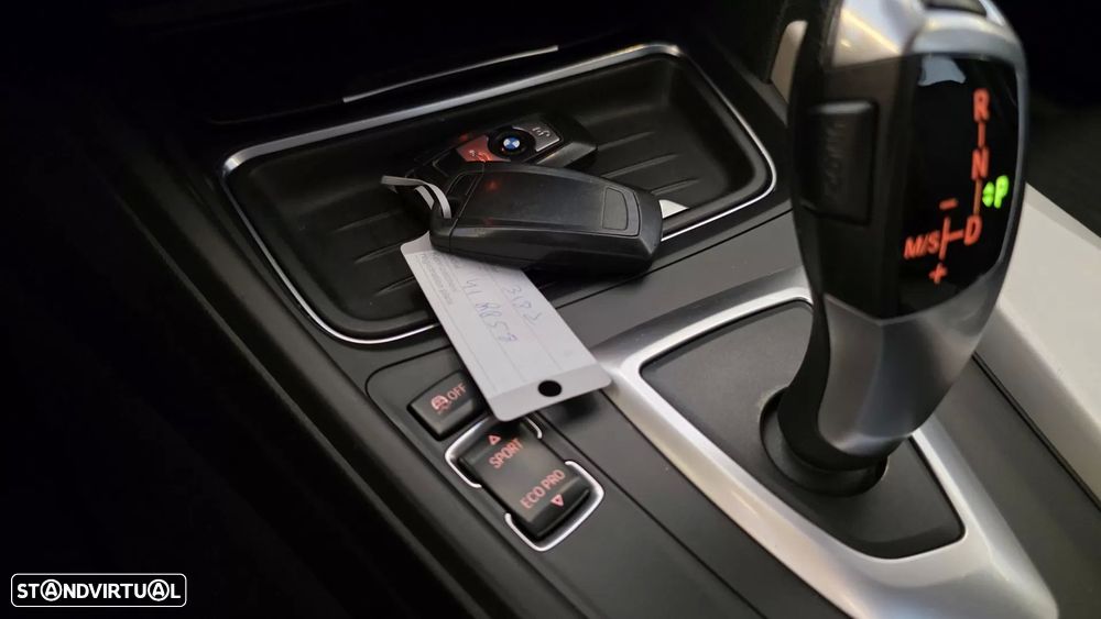 BMW 318 d Touring Aut. Sport Line - 54