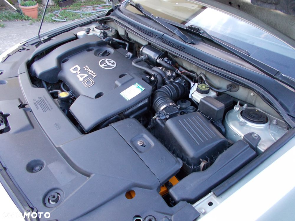 Toyota Avensis 2.0 D-4D Sol - 15