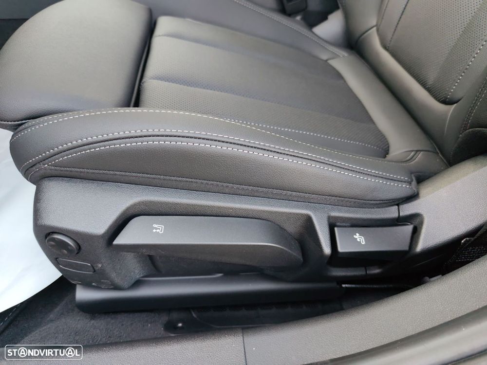 BMW 320 d Pack Desportivo M Auto - 12