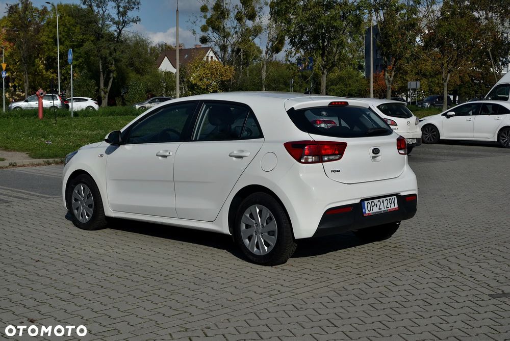 Kia Rio - 4