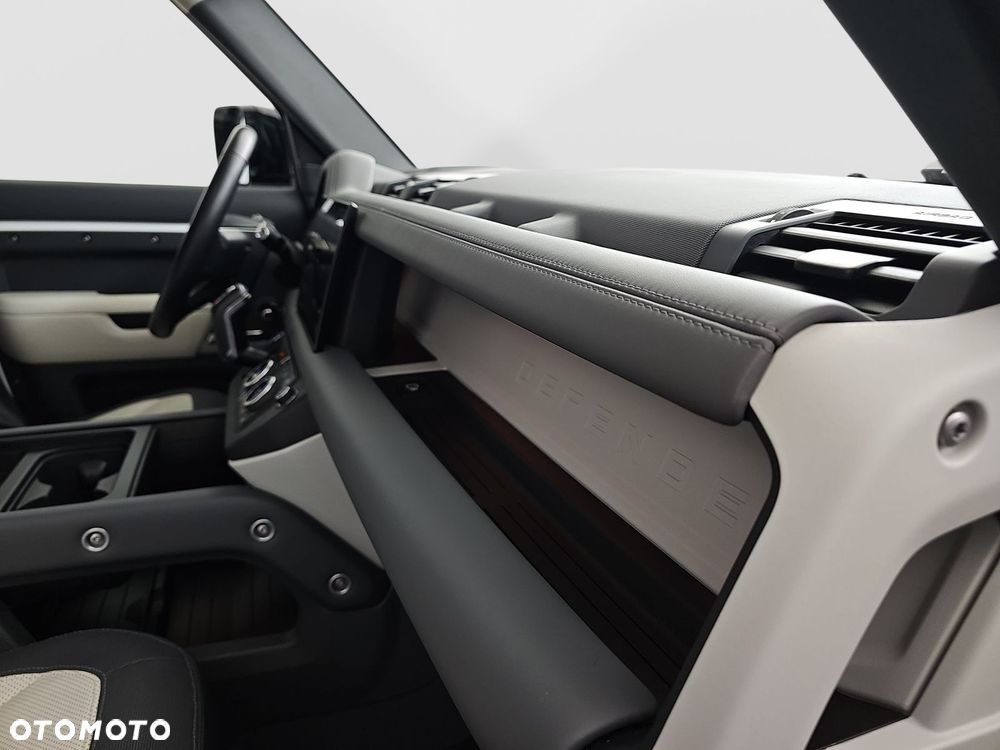 Land Rover Defender 3.0 D300 mHEV X-Dynamic HSE - 16