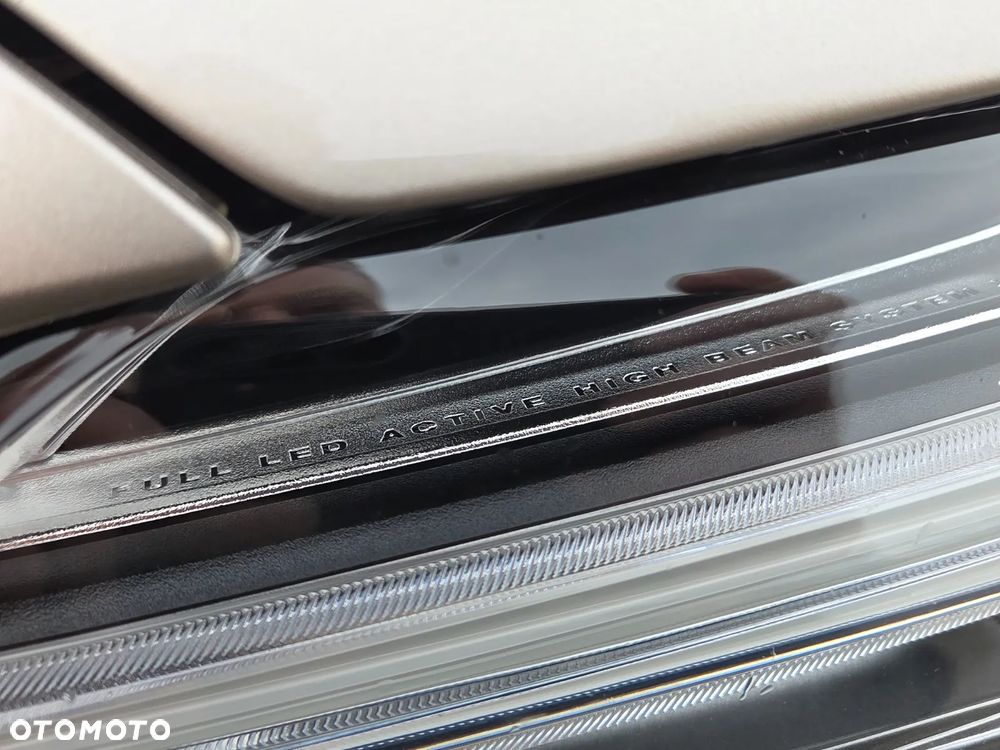 Volvo V60 B4 B DKG Ultra Dark - 10