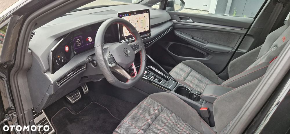 Volkswagen Golf - 6