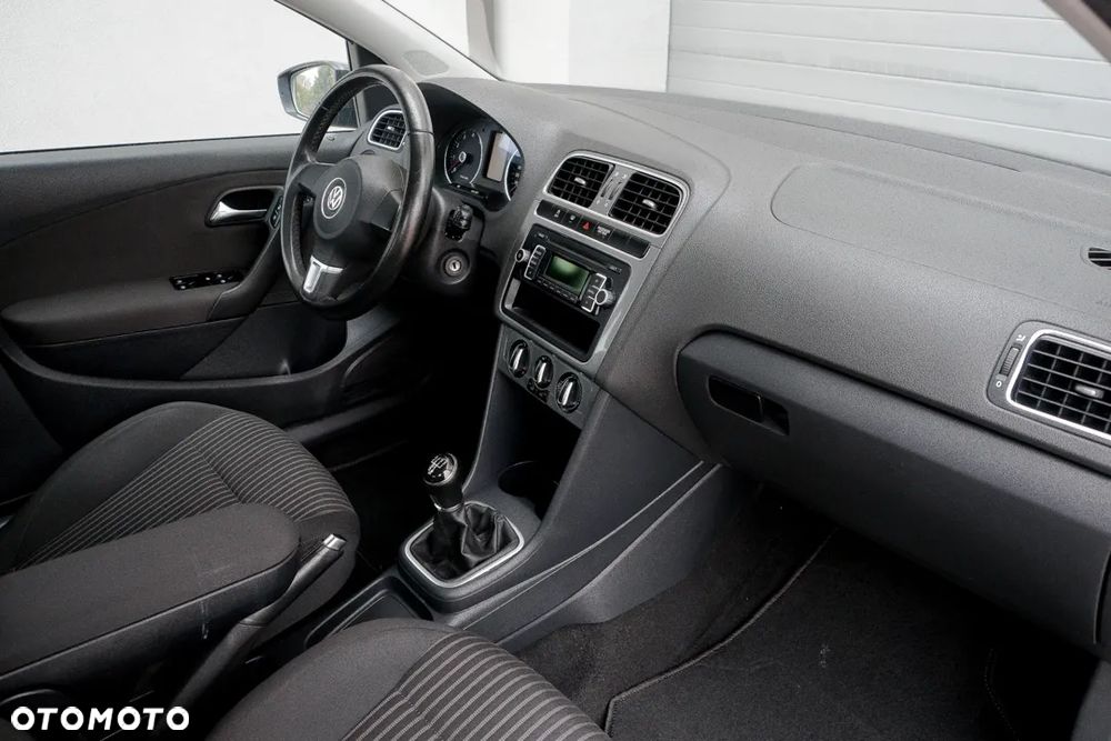 Volkswagen Polo 1.4 16V Comfortline - 24