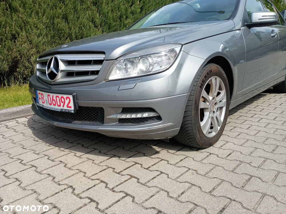 Mercedes-Benz Klasa C 180 CGI Automatik BlueEFFICIENCY Avantgarde - 2