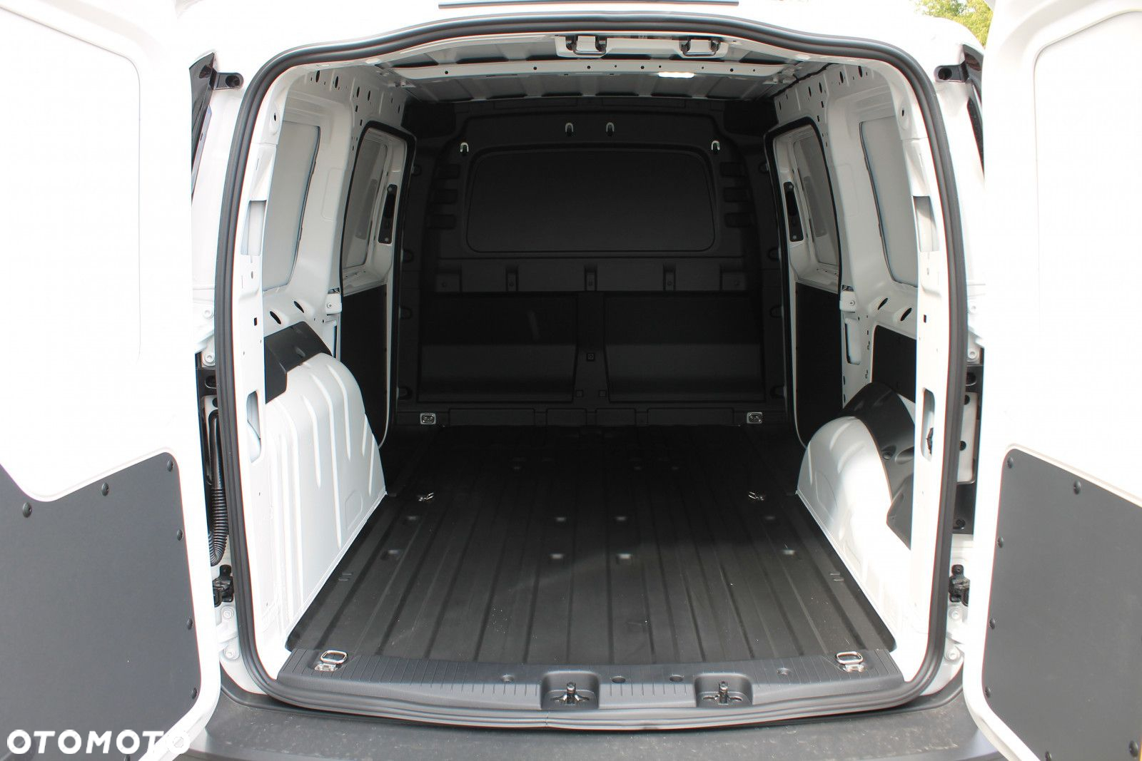 Volkswagen Caddy Maxi Cargo 2.0 TDI Manual - 8
